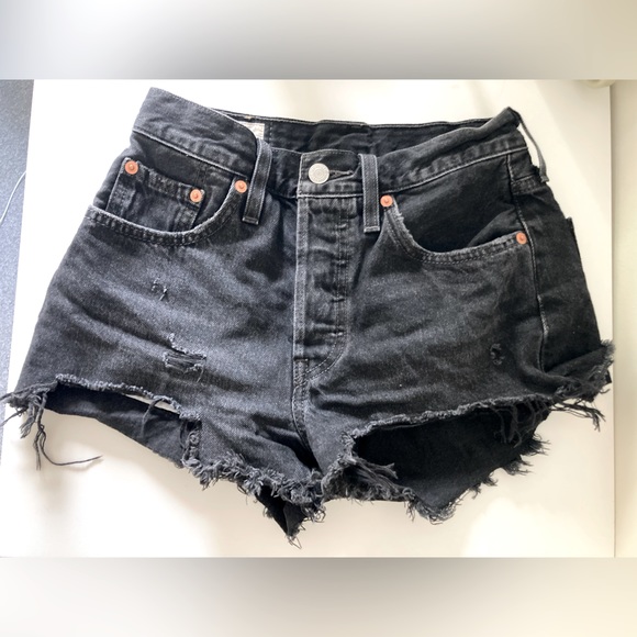 Levi’s Black Denim Short Size 25 - Picture 1 of 3